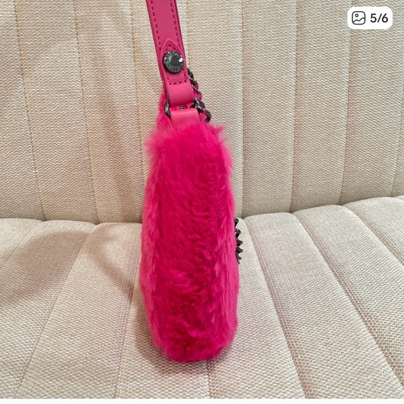 NWT Steve Madden Hot Pink BPAULA Faux Fur Shoulder Bag w/ Chain Strap - Picture 5 of 7